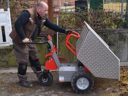Tombereau à batterie KNEILMANN TeMax 50 Ah avec benne basculante de 300 L